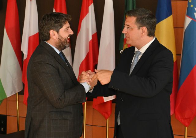 López Miras traslada al comisario de Transportes la necesidad de acelerar el Corredor Mediterráneo: 'Está lastrando nuestro crecimiento'