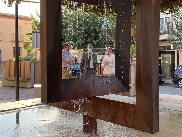 Corvera hace gala de su identidad en la renovada Plaza de Las Palmeras