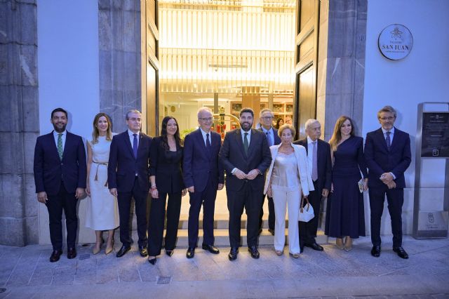 López Miras destaca que el primer hotel de cinco estrellas de Murcia devuelve a los murcianos 'el patrimonio' de la ciudad