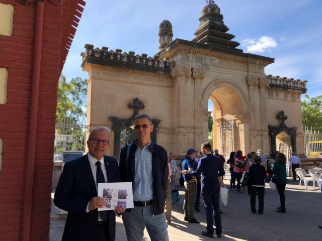La Concejalía de Deportes y Salud edita una nueva guía sobre el cementerio Nuestro Padre Jesús