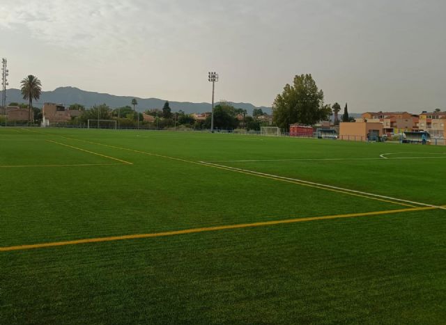 El Ayuntamiento invierte 1'5 millones de euros en renovar el césped de cinco campos de fútbol municipales