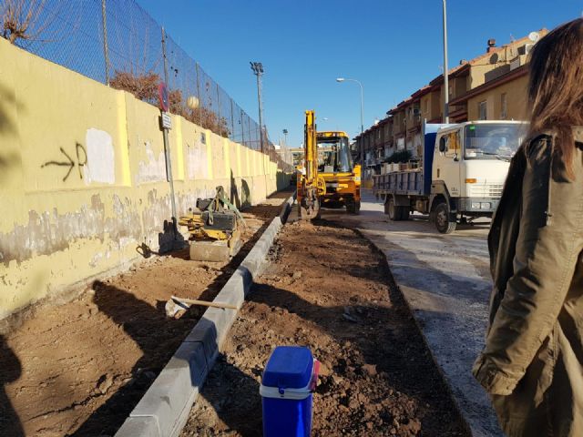 Infraestructuras interviene en la Calle Aguamarina de El Palmar para hacerla más segura para peatones y vehículos