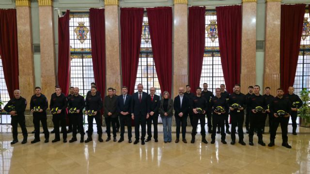 Un total de 22 nuevos conductores de bomberos toman posesión como funcionarios de carrera