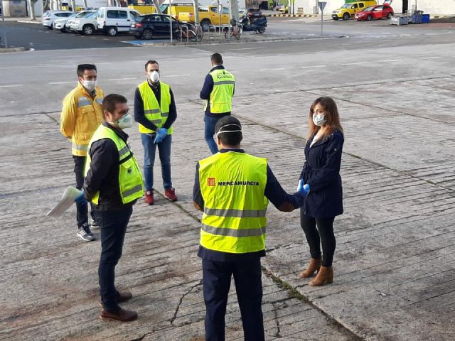 Las brigadas forestales de la Dirección General de Medio Natural realizan labores de desinfección en MercaMurcia