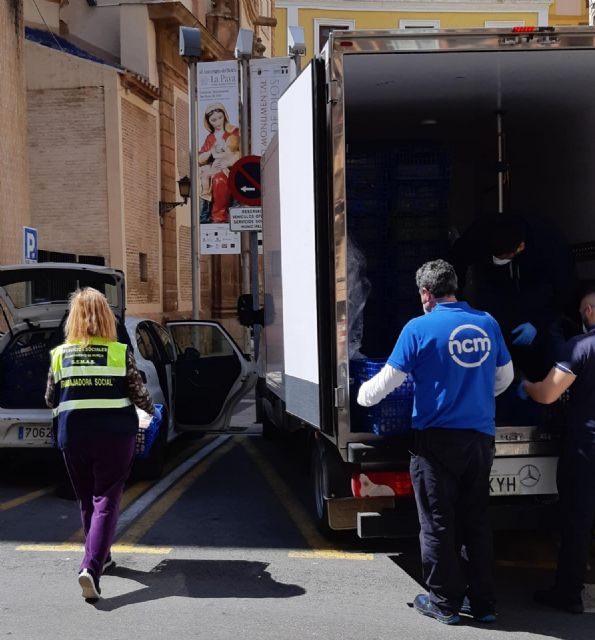 Derechos Sociales reparte alimentos a 125 personas en exclusión social