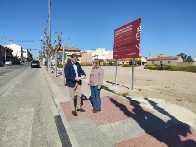 El Ayuntamiento de Murcia renueva aceras y asfalta vías en Corvera haciéndolas más accesibles y seguras