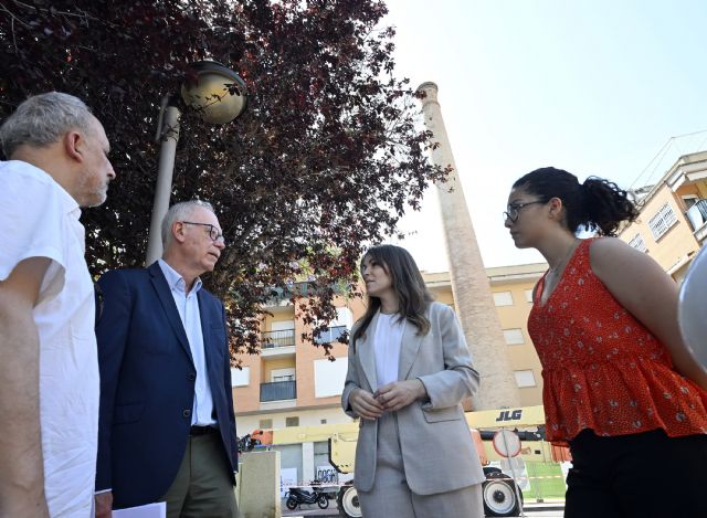 El Ayuntamiento impulsa la recuperación de la emblemática chimenea de la antigua fábrica Barceló en Algezares