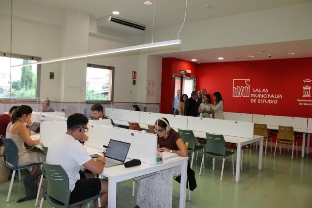 El Ayuntamiento duplica el número de puestos de la Sala de Estudio 24 horas de Zarandona