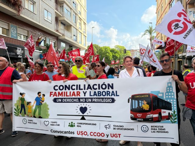 Podemos apoya las reivindicaciones de los conductores de autobús y tranvía y exige que el transporte urbano e interurbano de la Región sea 100% público