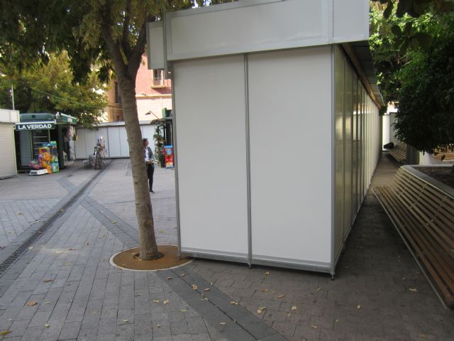 Ahora Murcia denuncia 'la desmedida ocupación' de la plaza Santo Domingo por parte de la feria outlet