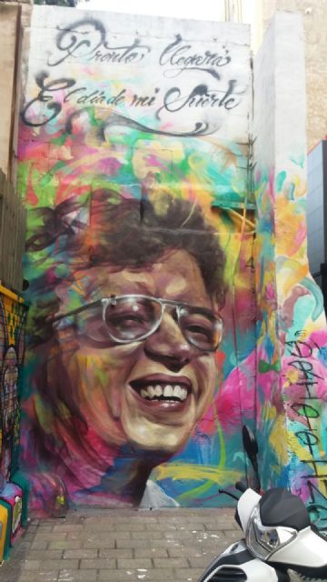 La Oficina Municipal del Graffiti decora el callejón del Teatro Circo