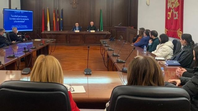 La Santa Sede y la UCAM promueven medidas de apoyo a los ancianos