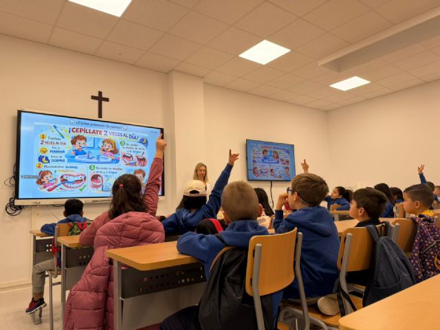 UCAM Cartagena lanza 'Aula Sana' para acercar la salud bucodental a escolares