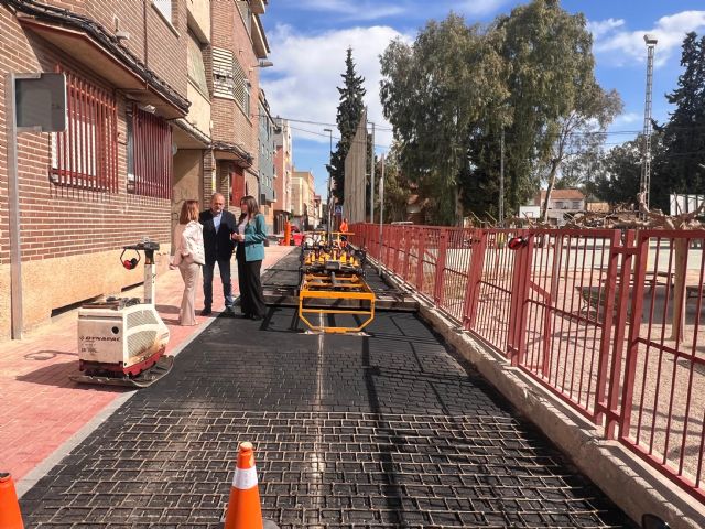 Avanzan las obras para crear un entorno más seguro y accesible junto al CEIP José Martínez Tornel