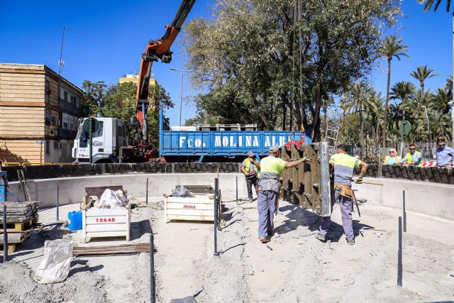 Las obras de renovación de la fuente ornamental de la Avenida Primero de Mayo entran en su fase final
