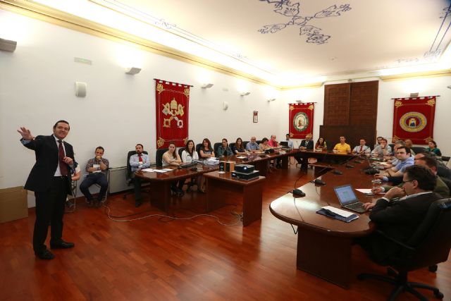 Los alumnos de la UCAM ponen nota alta a sus profesores por el trato cercano y las tutorías personales