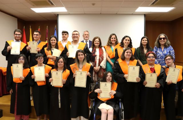 Se gradúa la XI promoción de Técnico de Empresas y Actividades Sociolaborales de UCAMPACITAS