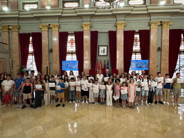 El Ayuntamiento reconoce la implicación ambiental de los centros educativos del municipio