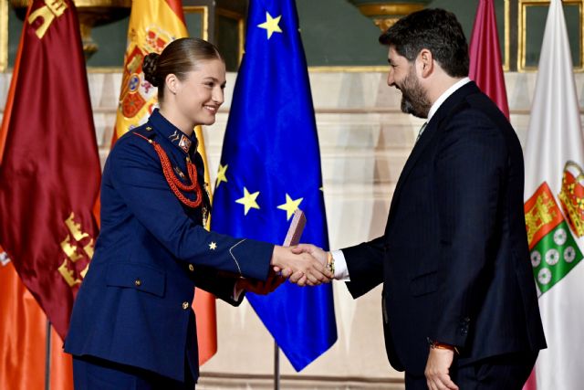 López Miras entrega a la princesa Leonor la Medalla de Oro de la Región de Murcia: 'Ésta será siempre vuestra casa'