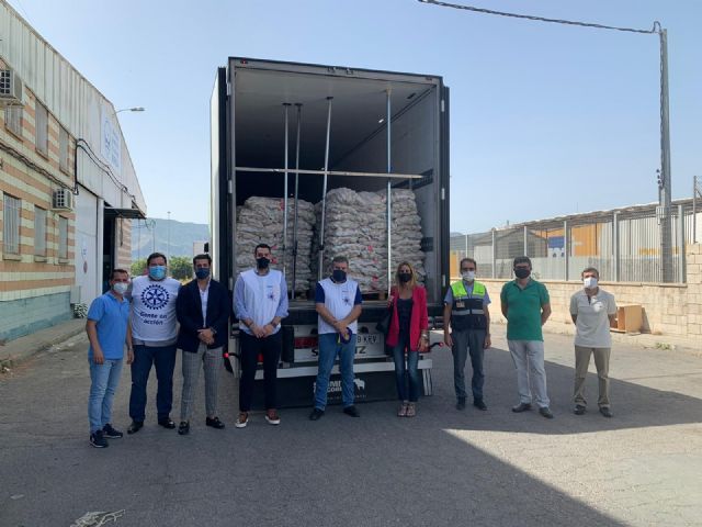 Rotary Club Murcia Norte dona 23.000 kilos de patatas al Banco de Alimentos