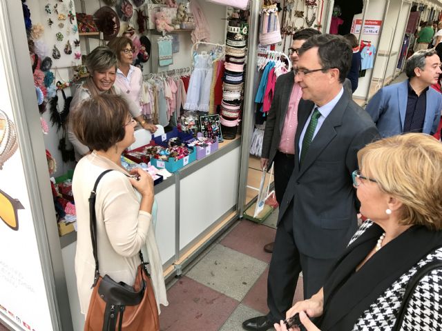 Más de un centenar de comercios ocupan el centro de la ciudad hasta el domingo con las mejores ofertas y descuentos