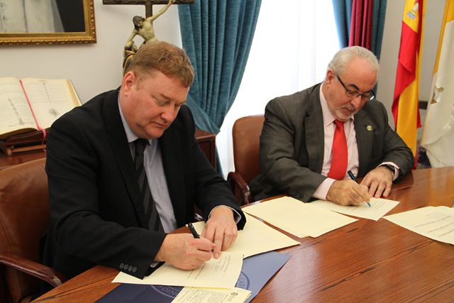 Los estudiantes de ADE de la UCAM tendrán acceso a una red de empresas y ofertas de empleo internacional