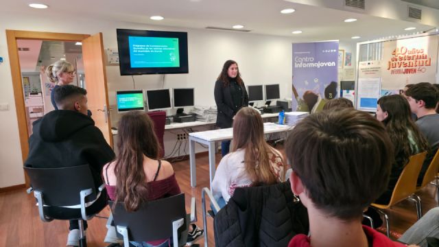 El Ayuntamiento de Murcia entrega las Becas de Corresponsales en los Puntos de Información Juvenil