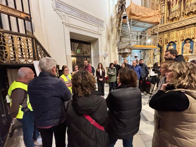 Éxito de participación en las visitas a la restauración de la urna de Alfonso X El Sabio en la Catedral de Murcia