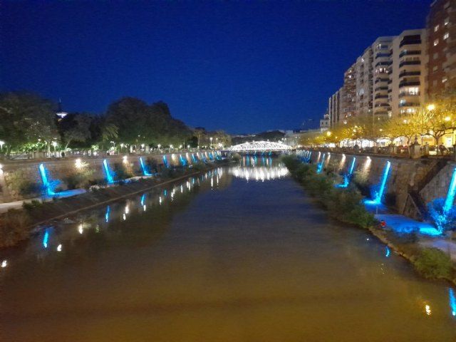 El Cauce del Río Segura se tiñe hoy de azul para conmemorar el Día Internacional de las Personas con Discapacidad