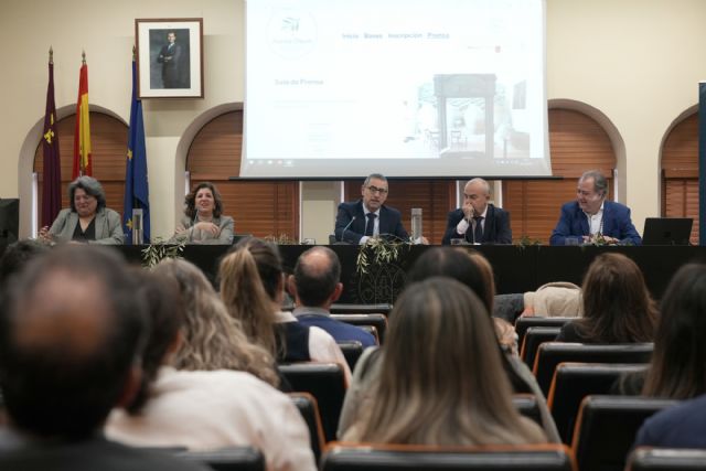 La Universidad de Murcia presenta ´Murcia Oleum´, el primer concurso oficial para premiar los mejores aceites de oliva virgen extra de la Región