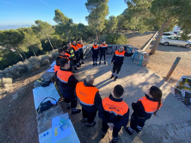 12 voluntarios de Protección Civil del Ayuntamiento de Murcia se forman en técnicas de orientación sin tecnología