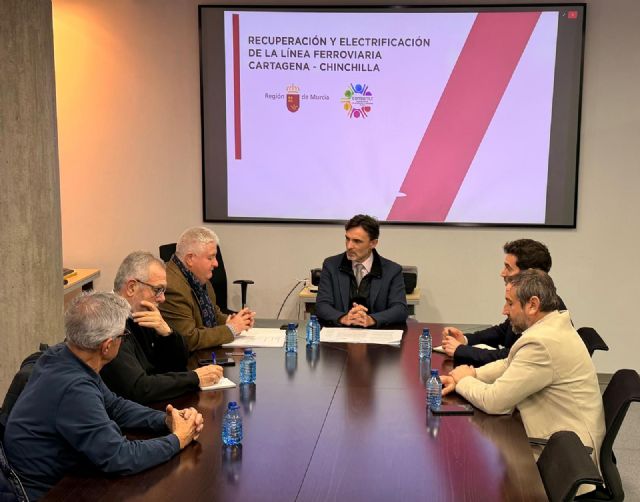 El Gobierno regional reclama al Ministerio una revisión urgente de las infraestructuras de tren que conectan la Región con el resto del territorio