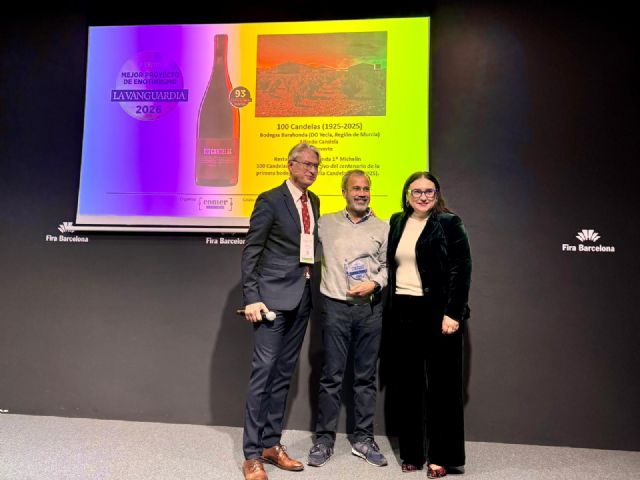 La Comunidad Autónoma acompa&ntilde;a a Bodegas Barahonda en la recogida del premio de 'La Vanguardia' al mejor proyecto de enoturismo