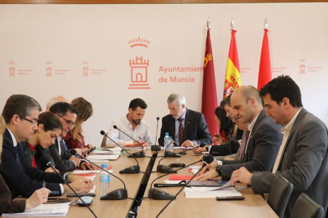 La Comisión de Vigilancia de la Contratación abrirá un expediente de investigación a la adjudicataria del contrato del servicio de grúa municipal para depurar posibles responsabilidades