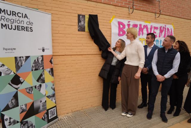 El proyecto ‘Murcia, Región de Mujeres’ reconoce a la baloncestista Laura Gil como referente de la igualdad en el deporte
