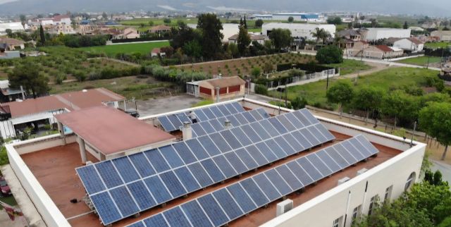 El Ayuntamiento instala más de 100 placas solares en tres edificios municipales apostando por el ahorro energético y la sostenibilidad