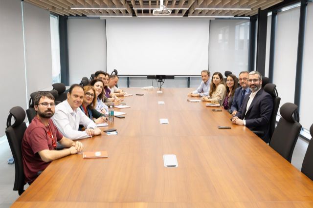 UGT se reúne con el delegado del Gobierno y el delegado de Hacienda en la Región para analizar soluciones al problema de docentes con la declaración de la Renta 2025