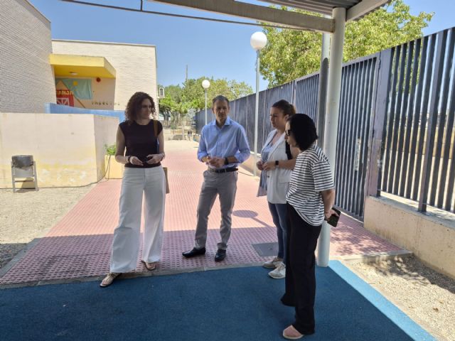 El Colegio Pablo Gil Castillo de Sangonera la Seca estrena nuevo pavimento en el patio dotando de mayor seguridad a los alumnos