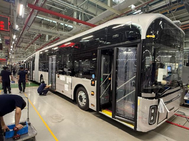 Los siete primeros tranvibuses de Murcia afrontan su última semana de fabricación