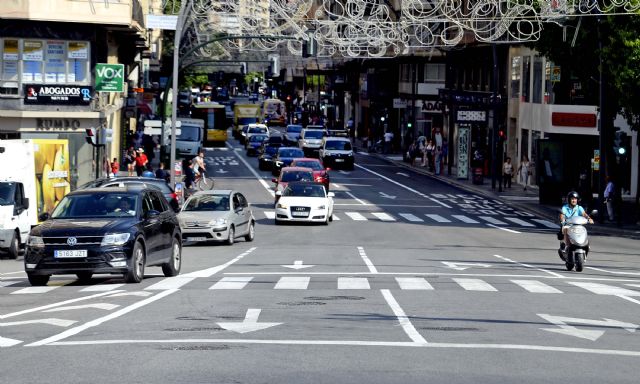 El municipio se prepara para el inicio del curso con la mejora de la señalización de sus calles