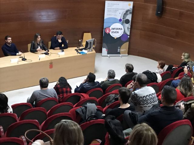 El Servicio del Informajoven celebra su XXXV aniversario con la conferencia del Catedrático de Sociología Jorge Benedicto