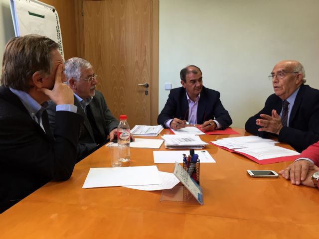 El PSOE comienza con Ucomur y Amusal los primeros contactos para elaborar propuestas del Pacto Local por el Empleo