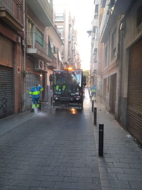 El Ayuntamiento mejora la limpieza del casco urbano gracias a la reestructuración del servicio