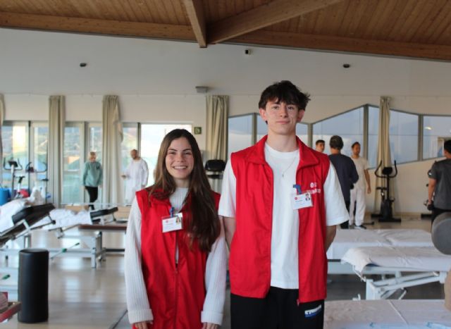 Estudiantes de Fisioterapia de UCAM Cartagena apoyan a los pacientes oncológicos del Hospital Santa Lucía