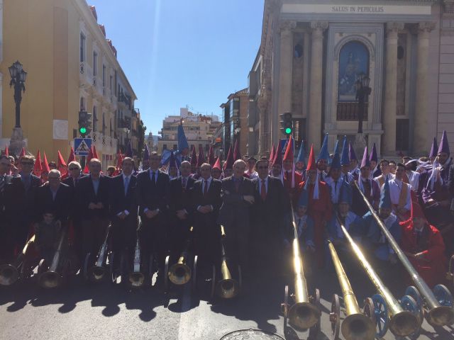 Bocinas, tambores y heraldos anuncian a los murcianos la llegada de la Semana Santa