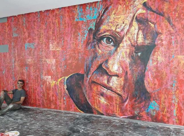 El artista y profesor de la UMU Carlos Callizo consigue reconocimiento internacional gracias a su mural de Picasso
