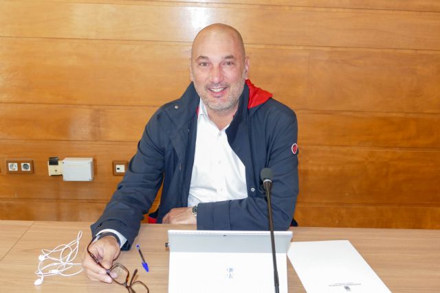 Los usuarios de los campos de fútbol de El Raal, Guadalupe y Llano de Brujas estrenarán césped artificial de última generación