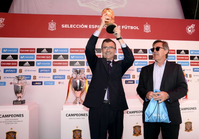 La pasión por ´La Roja´ se siente en Belluga