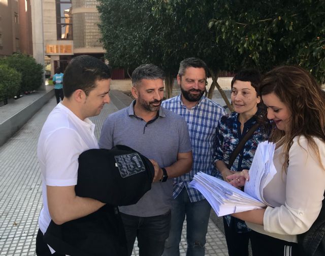 Hostemur presenta cerca de 8.000 firmas contra 'El Persianazo'