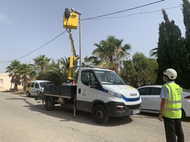 El Ayuntamiento mejora la visibilidad en los accesos a la pedanías con la instalación de nuevas luminarias de bajo consumo y emisiones